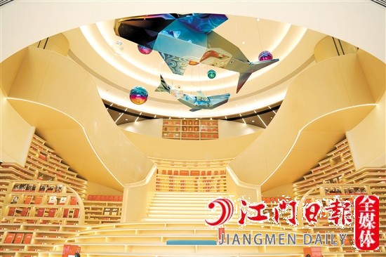 臺(tái)山中心圖書館書籍種類繁多。