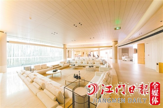 海悅天璽會所整體看起來溫暖、舒適。