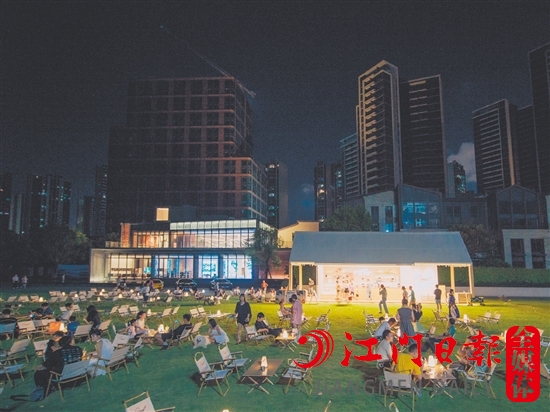 對(duì)于房企來(lái)說(shuō)，營(yíng)銷(xiāo)中心的多元化經(jīng)營(yíng)，可以提高項(xiàng)目的知名度和美譽(yù)度。