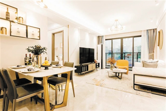 博學(xué)名苑建筑面積89平方米戶型客餐廳很寬敞。