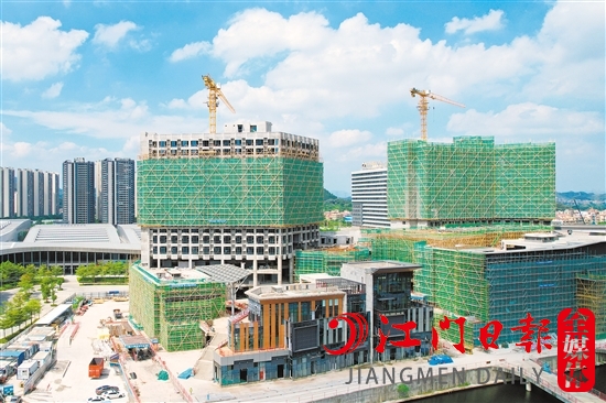 濱江新區(qū)大型商業(yè)配套保利時(shí)光匯正在如火如荼建設(shè)中。