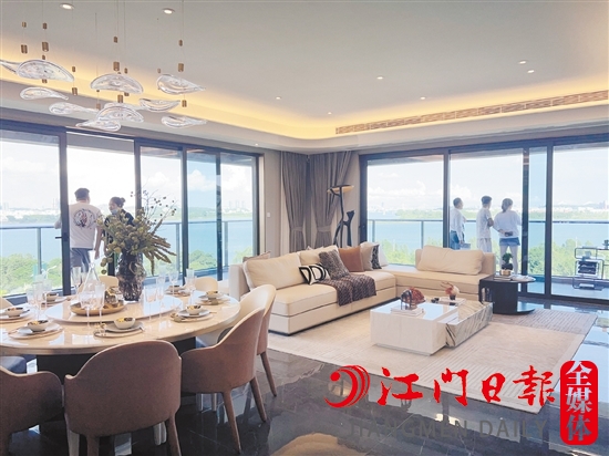 開闊的江景陽臺，成為許多江景房的賣點。