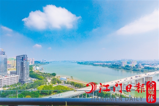 近年來，我市多個樓盤臨江而建。