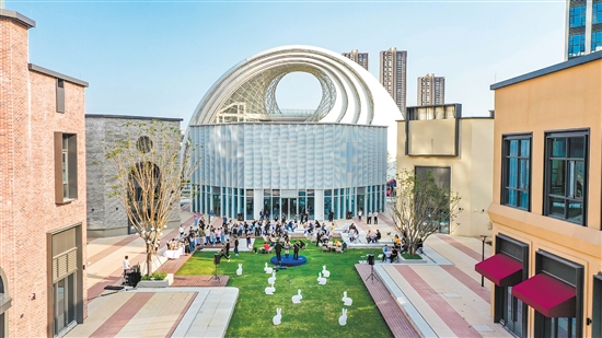 灣區(qū)之眼是江門(mén)鐵建城潮流商街的啟動(dòng)區(qū)。