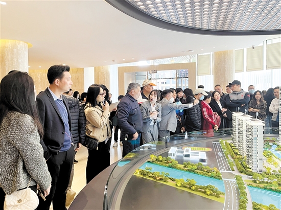 僑胞購房熱拉高本地樓盤成交量。