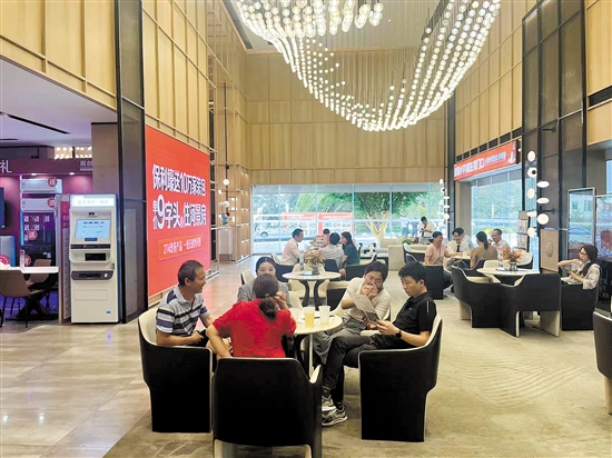 今年前5個(gè)月，我市購房戶籍結(jié)構(gòu)中，市外戶籍占比達(dá)38%。