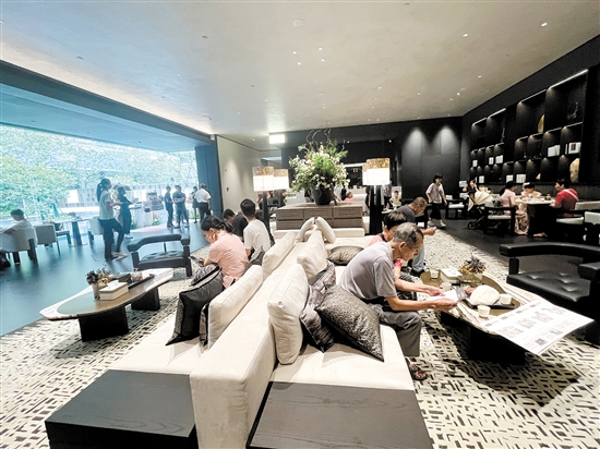 目前樓盤不少，消費(fèi)者可以貨比三家。