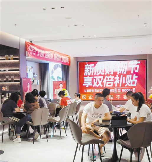 在江門一些家具店，補貼宣傳隨處可見。