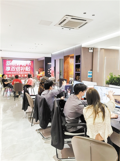 許多消費者咨詢活動內(nèi)容。