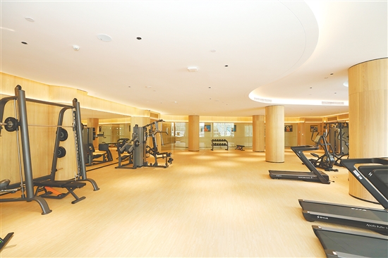 不少樓盤擁有健身會所等配套，吸引了來自深圳的購房者。