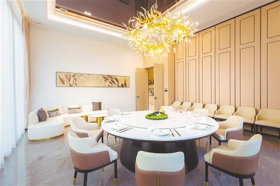 時(shí)下許多樓盤(pán)的會(huì)所配備了私人宴會(huì)廳。
