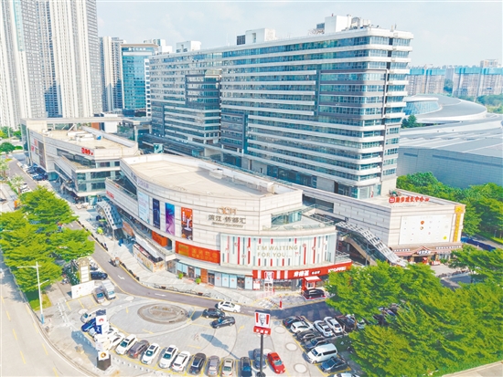 濱江·僑都匯的建設(shè)與運(yùn)營填補(bǔ)了濱江新區(qū)缺乏大型商業(yè)配套的空白。