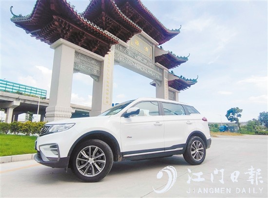 博越百萬款外觀大氣精致。