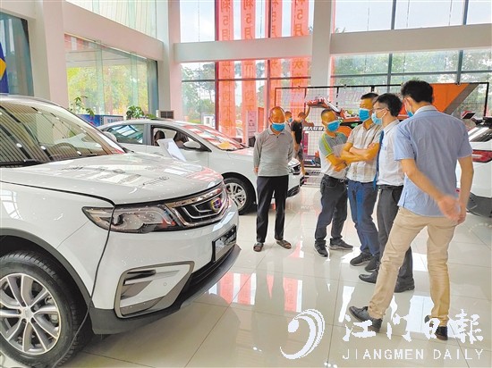 今年上半年，江門(mén)市區(qū)消費(fèi)者買(mǎi)車(chē)熱情高。