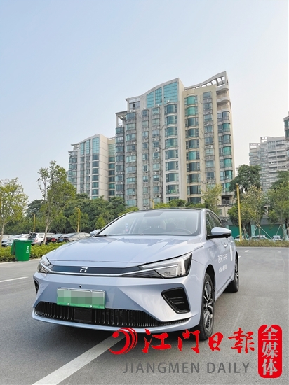 ER6的外觀科技運動。