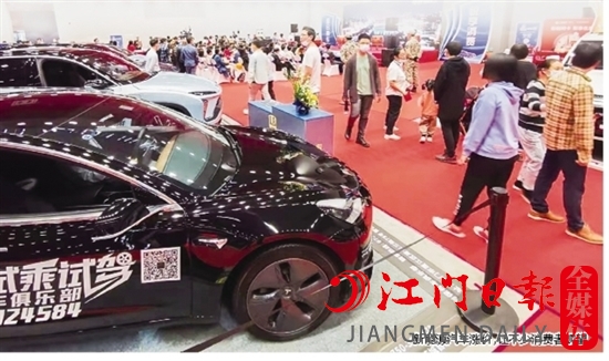 新能源汽車漲價(jià)，讓不少消費(fèi)者觀望。