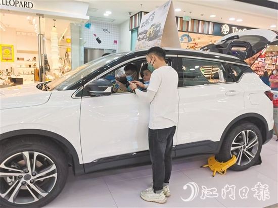 把汽車“開進(jìn)”商場，可以加大隨機(jī)性購買比例。