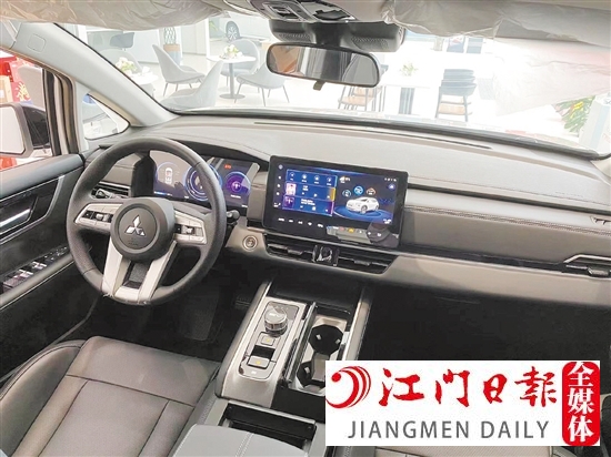 阿圖柯內(nèi)飾科技感強(qiáng)。