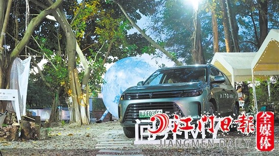 問界M7外觀時尚大氣。