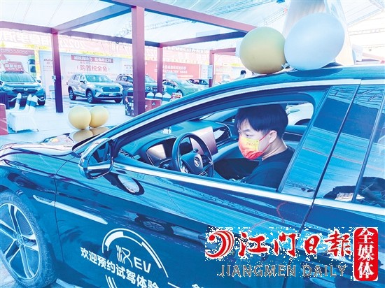 高端新能源汽車越來(lái)越受到消費(fèi)者關(guān)注。