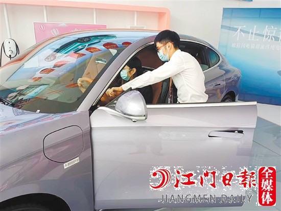 讓利的新能源汽車吸引消費者目光。