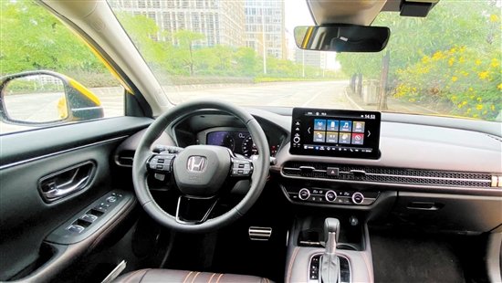 內(nèi)飾方面，致在沿用了最新的家族化設(shè)計(jì)。