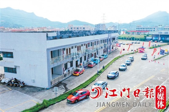 比亞迪王朝網(wǎng)對比試駕會有直線加速、斜坡挑戰(zhàn)等多個項目。