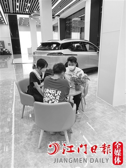 消費者在購車時，應(yīng)要求經(jīng)營者對車輛作出真實全面的介紹。