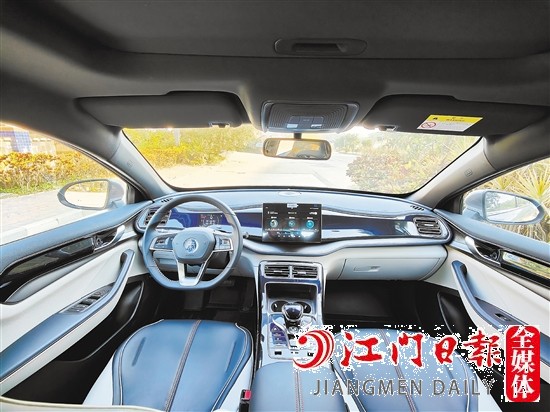新車內(nèi)飾充滿豪華感。