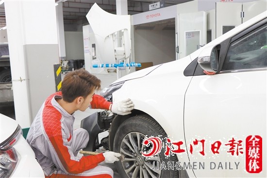 前來(lái)鈑金、噴漆的車(chē)輛不在少數(shù)。