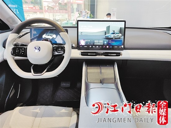 合創(chuàng)A06內(nèi)飾整體簡潔大氣。