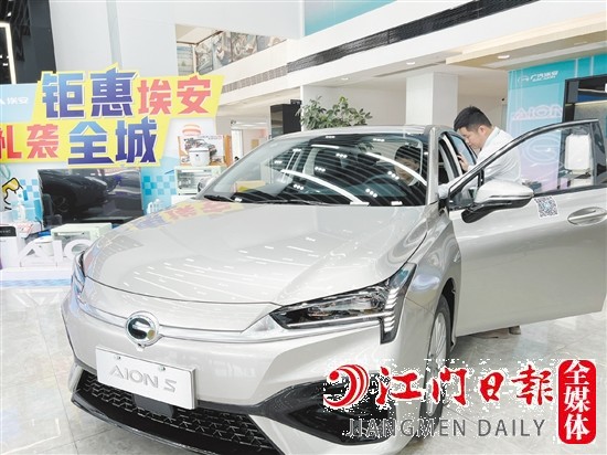 購買新能源汽車的消費者越來越多。