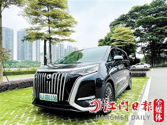 騰勢D9看起來好像很笨重，但駕駛起來非常輕巧。