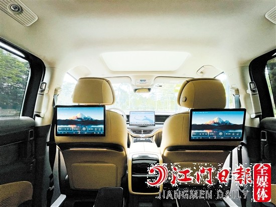 騰勢D9主打豪華科技感。