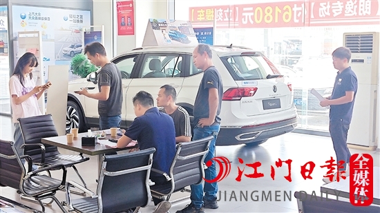 為盡早清理庫存，不少汽車經(jīng)銷商加大優(yōu)惠力度。