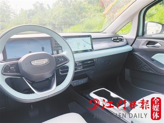 幾何E螢火蟲(chóng)內(nèi)飾設(shè)計(jì)科技感十足。