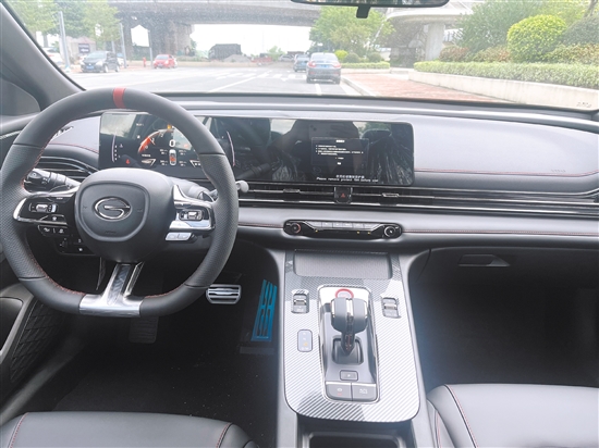 2023款影豹的內(nèi)飾設(shè)計(jì)了分層T形中控臺(tái)，時(shí)尚好看。