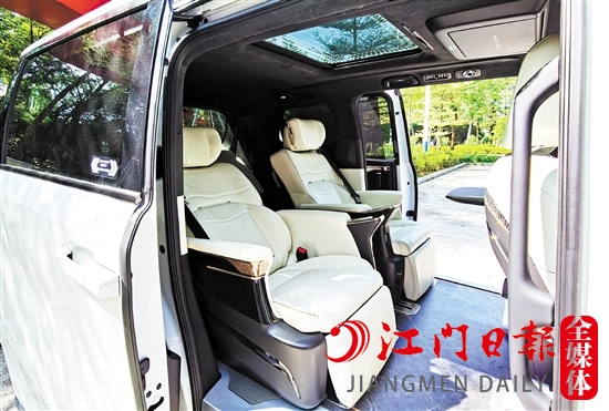 2023款M8宗師內(nèi)飾豪華智能。