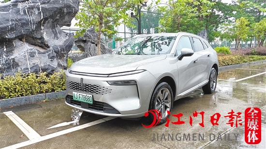 新摩卡DHT-PHEV對前臉進行了重新打造，整體輪廓大氣優(yōu)美。