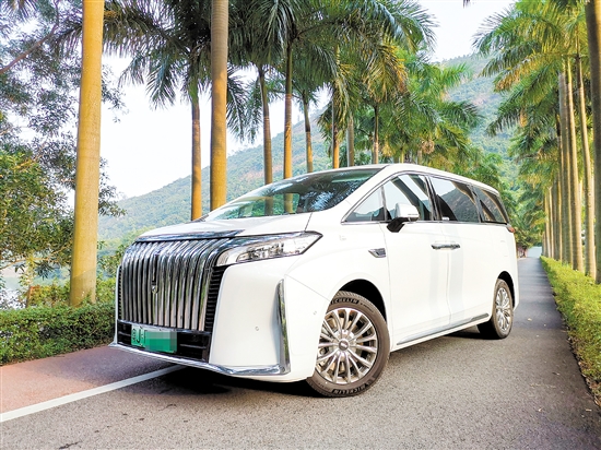 魏牌高山外觀穩(wěn)重大氣。