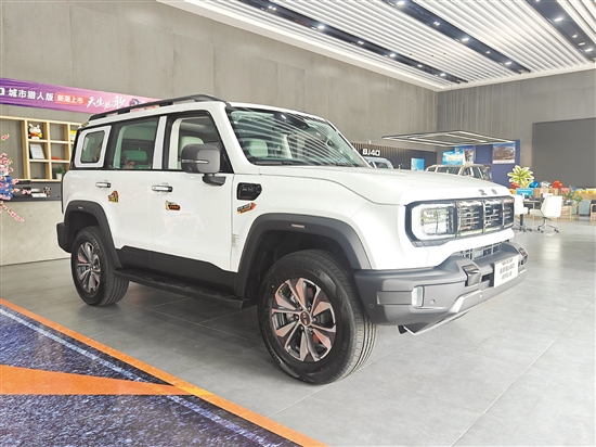 全新BJ40定位世家級(jí)潮野SUV，風(fēng)格獨(dú)特。