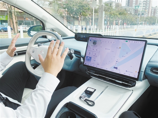 駕駛輔助系統(tǒng)越來(lái)越智能。