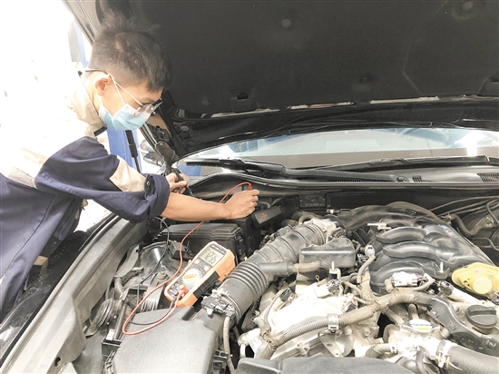 定期檢查車(chē)輛的線路是否老化、破裂，避免車(chē)輛自燃。