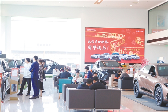 今年1月，買車過年大軍讓4S店熱鬧起來。