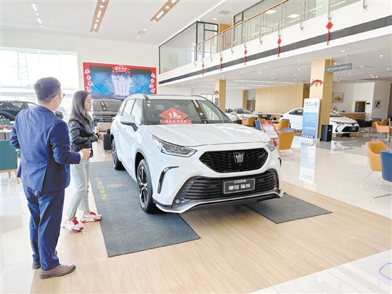 不少消費者到店就問有無現(xiàn)車。