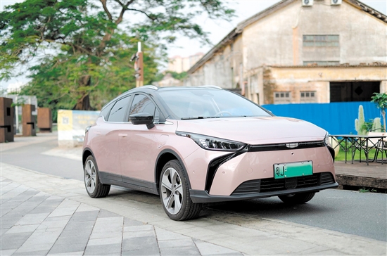 幾何M6外觀時尚運(yùn)動。