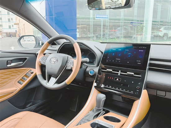 亞洲龍內(nèi)飾簡潔有科技感。