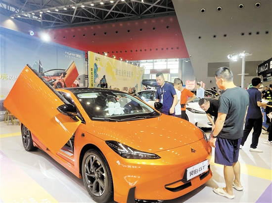 每一屆車展都能吸引數(shù)十家經(jīng)銷商參展，方便消費(fèi)者貨比三家一站式買車。