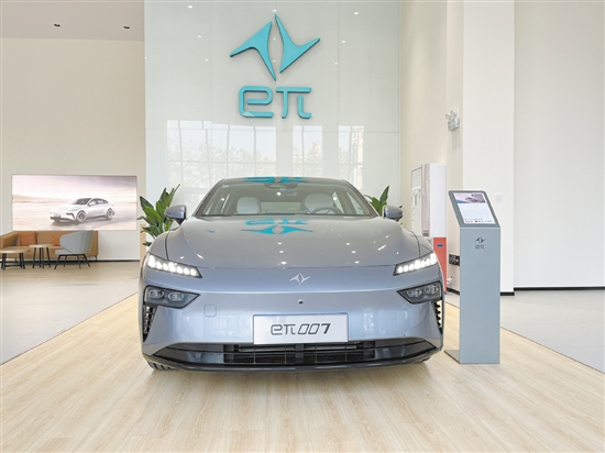 東風(fēng)奕派007的外觀動感前衛(wèi)。