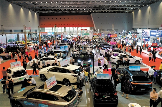 往年的“五一”車展現(xiàn)場人氣旺。